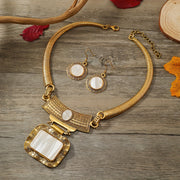 Sud Vintage Aksessuarlar To'plami, O'yilgan Uzoq Tasmali Marjon va Quloq Gullarini O'z ichiga oladi