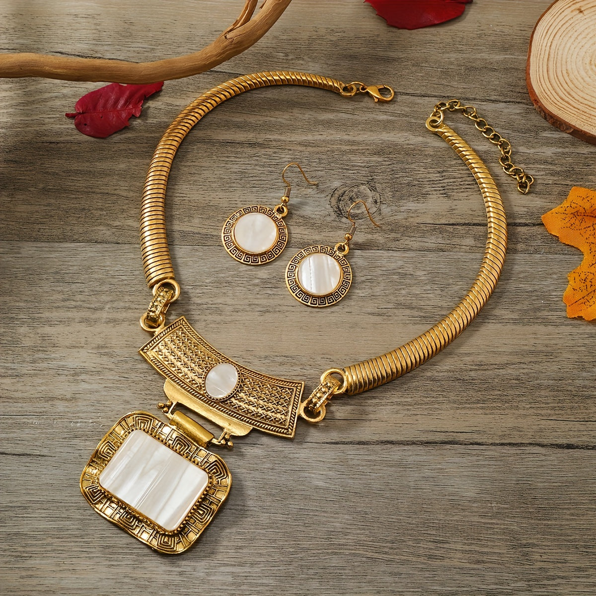 Sud Vintage Aksessuarlar To'plami, O'yilgan Uzoq Tasmali Marjon va Quloq Gullarini O'z ichiga oladi