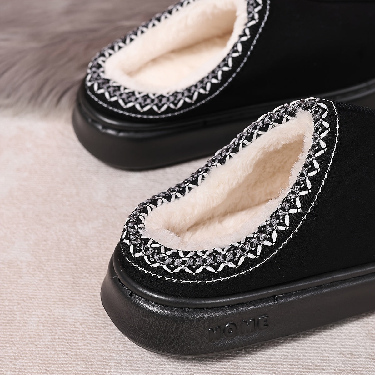 Kattaroq o'lchamdagi juftlik uchun issiq, plush bilan qoplangan ichki va tashqi qorli botinkalar va shlyapa