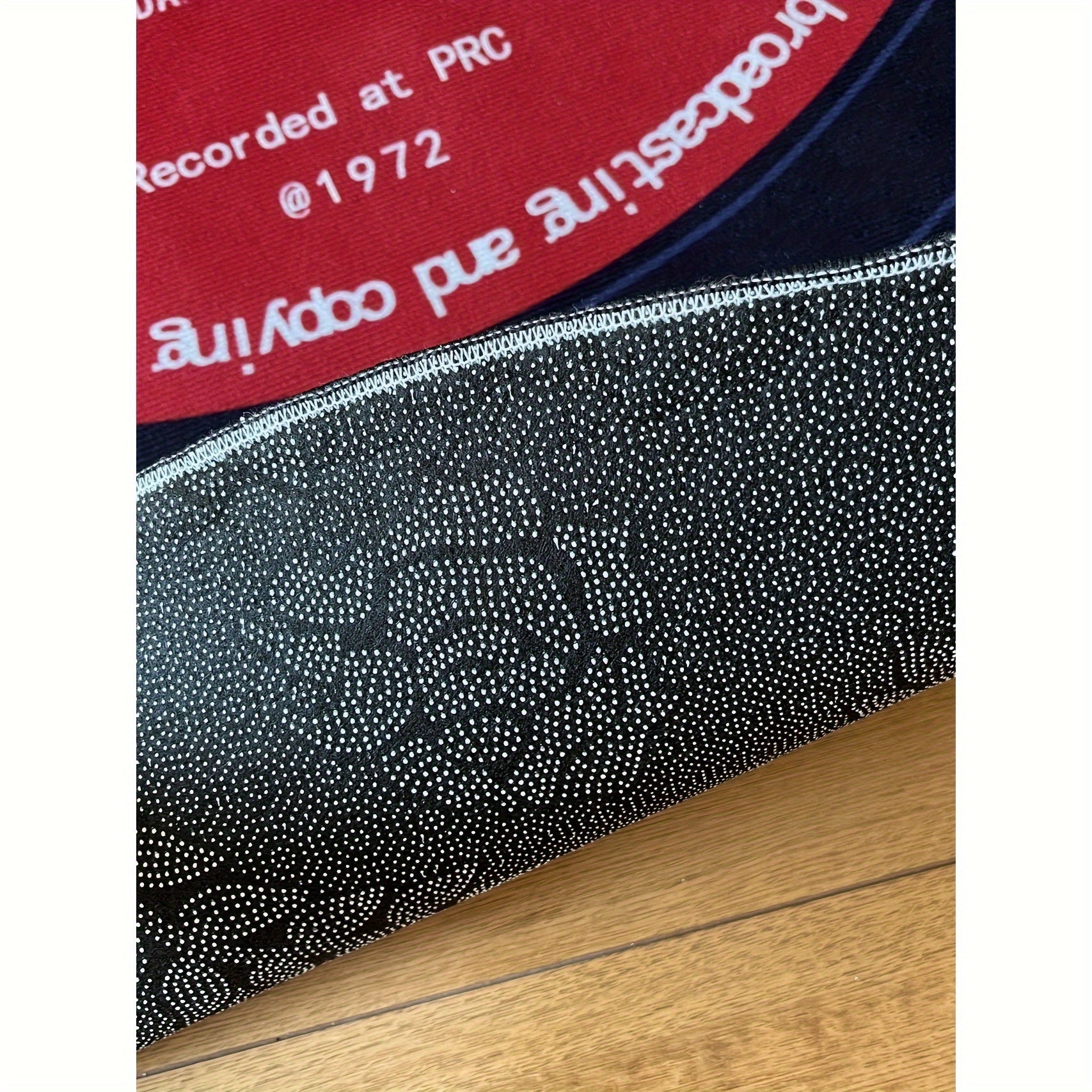 Qora vinil yozuv plitasi mato uchun osma savat, aylanadigan stul uchun pol himoyachisi