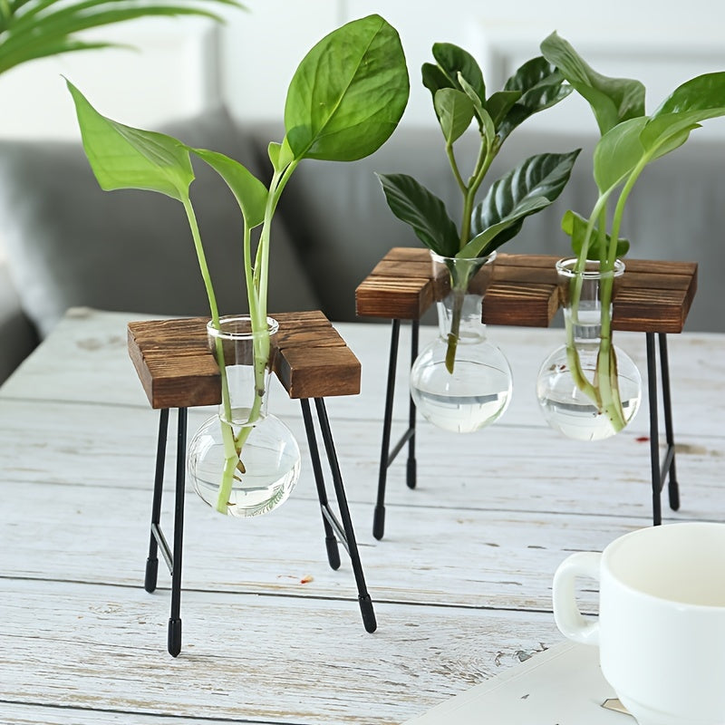 Shaffof shisha vaza yashash xonasi, ofis yoki o'qish xonasi uchun. Soxta gullar bilan ijodiy ish stoli bezak sifatida ishlatilishi mumkin.