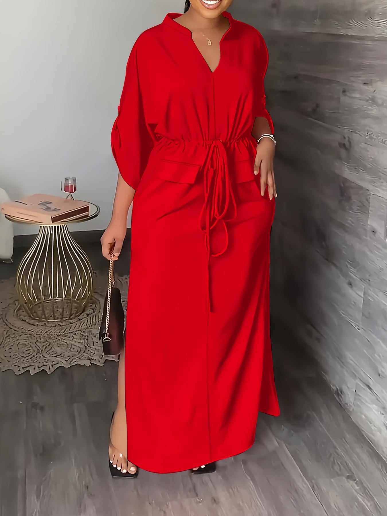 Ayollar uchun V-yuvalangan tunika ko'ylagi, bir rangda, polyester va spandeks aralashmasidan tayyorlangan. O'rtacha cho'zilish va tasodifiy yoki rasmiy kiyim uchun mos.