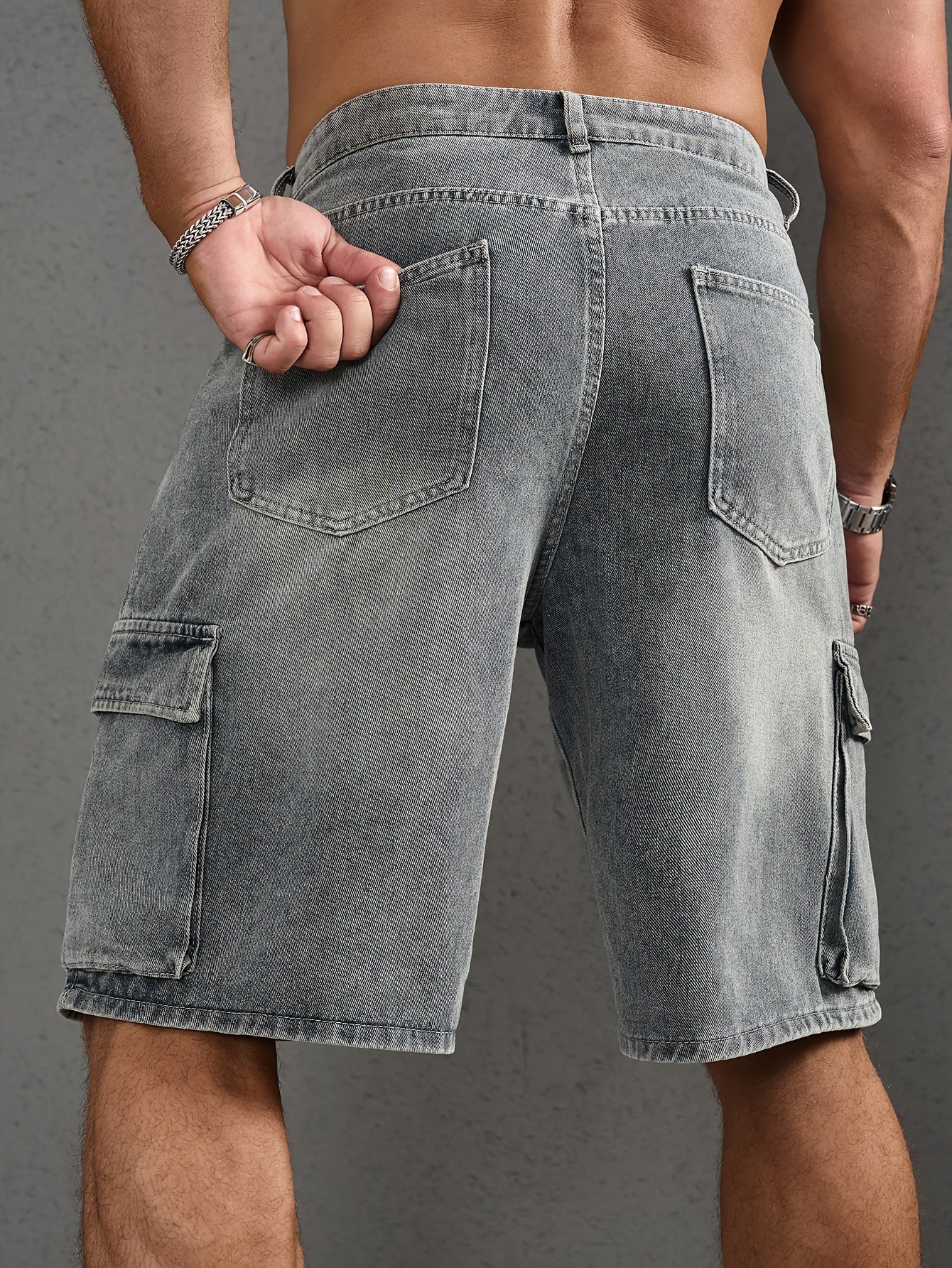 Erkaklar uchun plussiz rangsiz denim yuk shortlari, ko'p cho'ntaklar bilan, oddiy moslashuvda, paxtadan tayyorlangan.