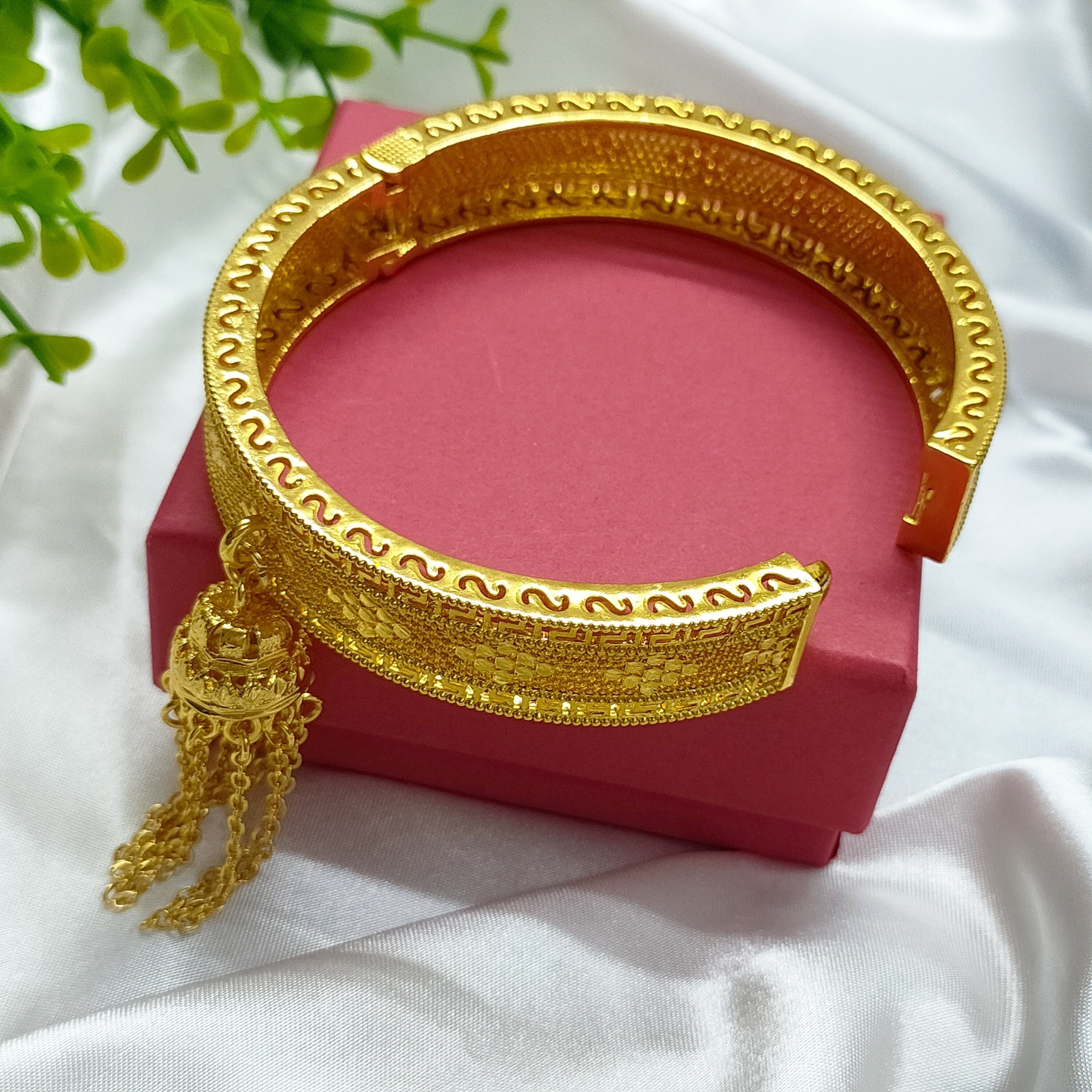 Pulsera floral chapada en oro con colgante de borla para mujer, joyería, boda, festival