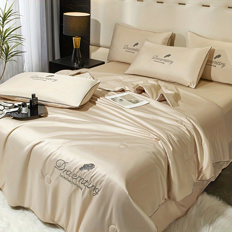 Yumshoq va teriga do'st yozgi ko'rpa bir rangda.