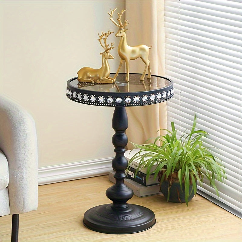 Skandinaviyalik Zamonaviy Minimalistik Burchak, Temir Qayta Ishlangan Ta'siri Bilan: Yotoqxona Qahva Stoli, Balkon To'plami, Kichik Dumaloq Stol, Divan va Temperli Shisha Mehmonxona Mebelini O'z Ichiga Oladi, Zamonaviy Uy Bezash Uchun.