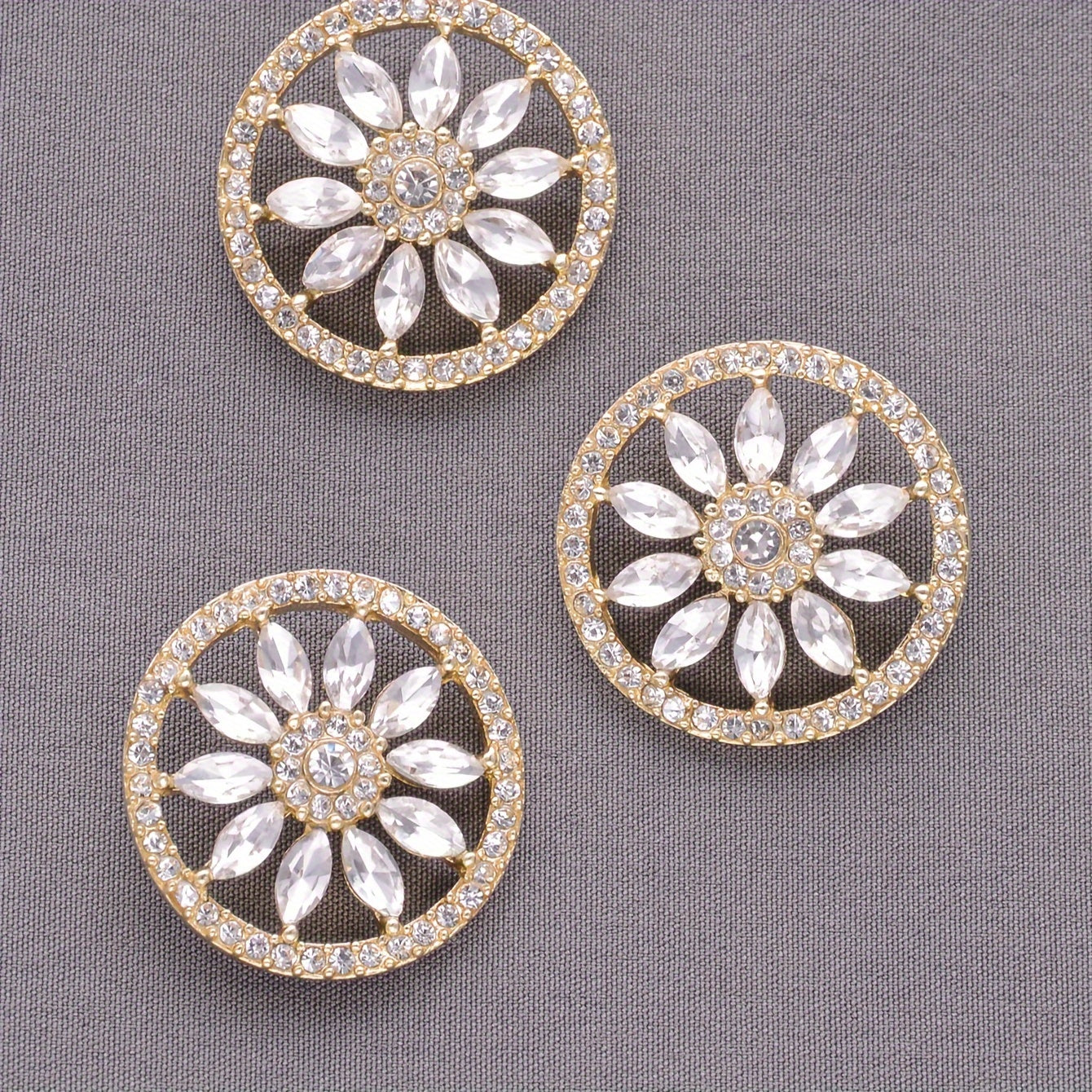 Set of 4 Antique Chic Alloy Buttons Circular Stylish Pins for Shirts Blouses Coats