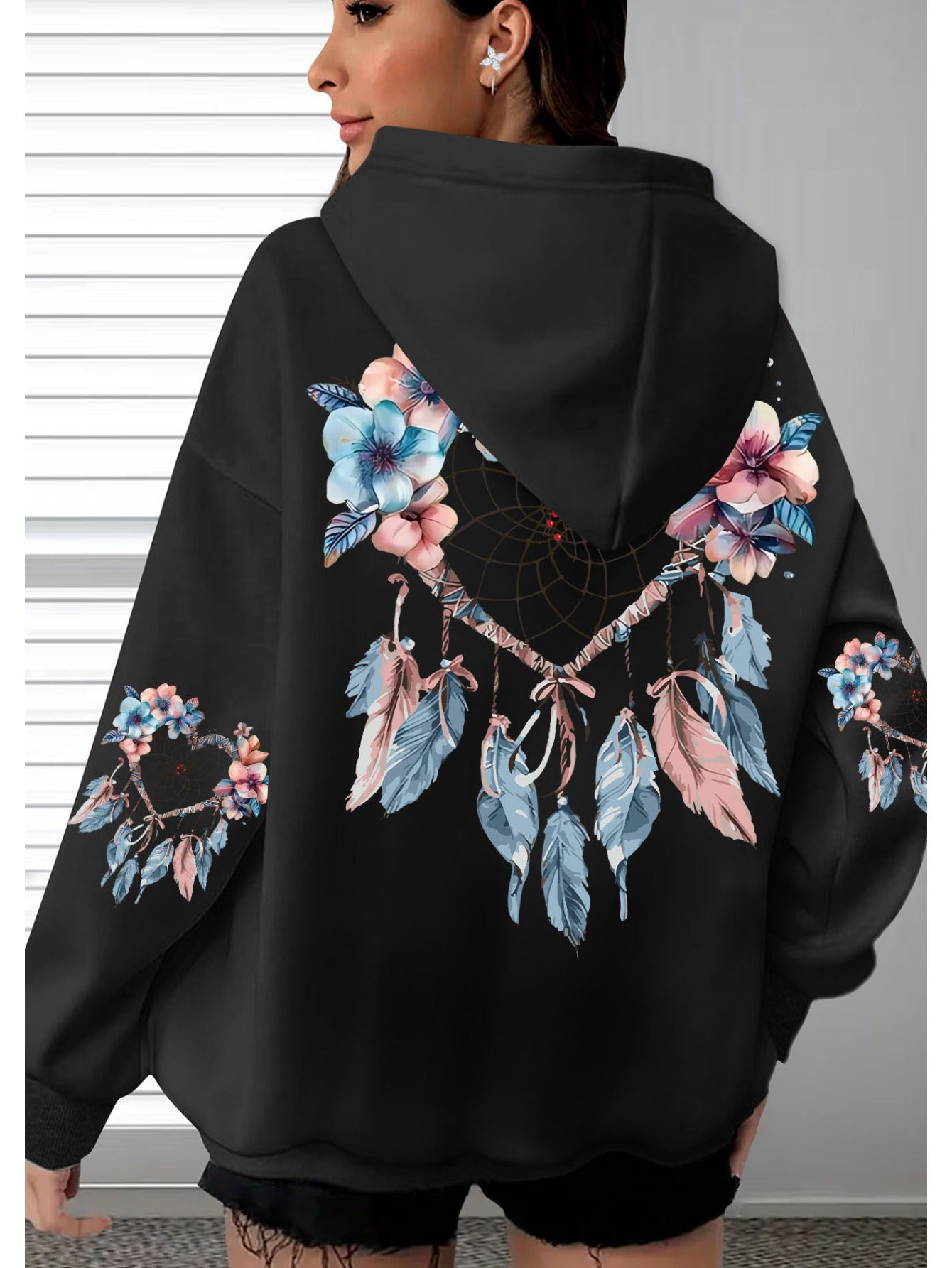 Толстовка женская с цветочным принтом, длинные рукава, черная с карманами, размер плюс
