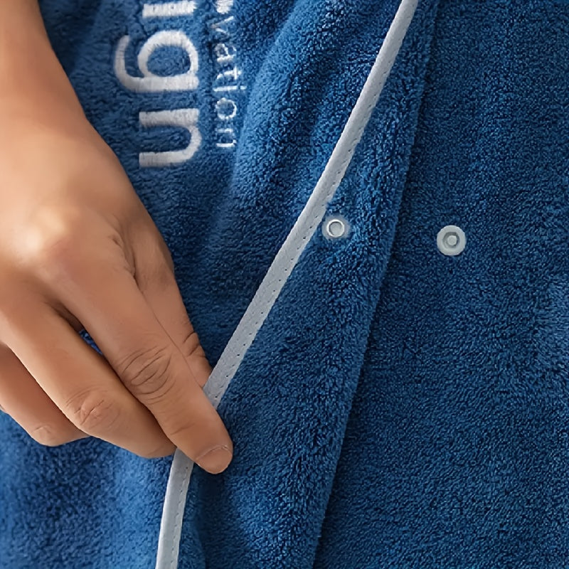 Erkaklar uchun kiyiladigan hammom sochiq, tikilgan dizayni bilan, yumshoq va namni yaxshi so'radigan koral fliys materialidan tayyorlangan, hammom yoki sauna uchun ideal.