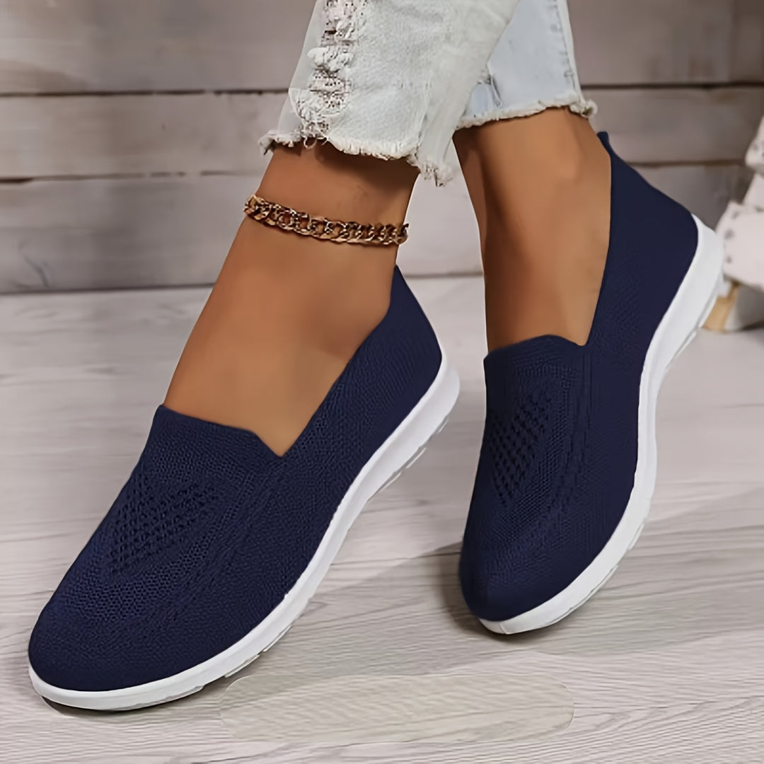 Ayollar uchun slip-on krossovkalari yengil va nafas oladigan, PVC taglik va mato astar bilan. Har mavsum uchun mukammal, bir nechta ranglarda mavjud.