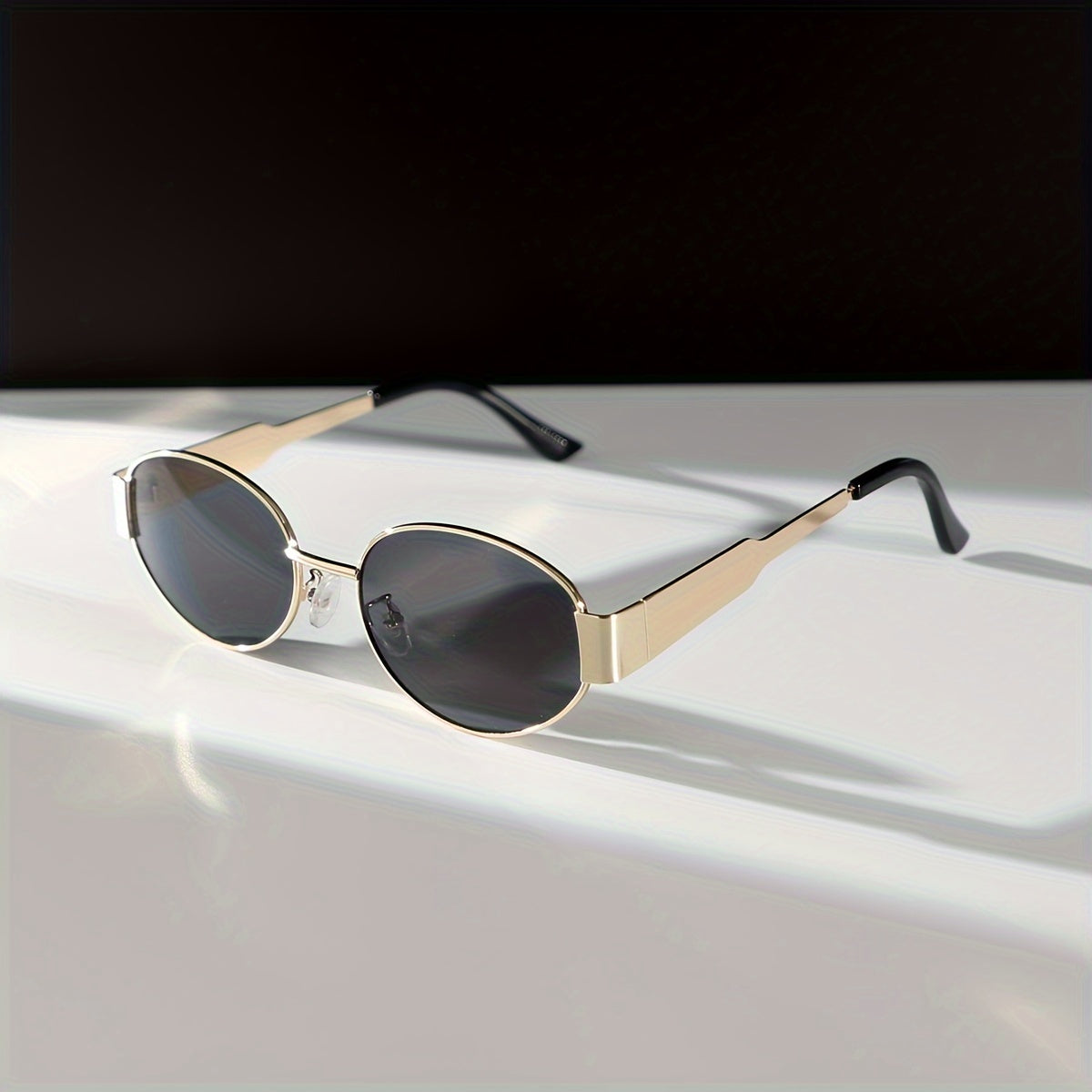 Ayollar uchun nafis oval metall shisha, vintage ilhomlangan, qarashni to'sadigan qarshi moda ko'zoynaklari