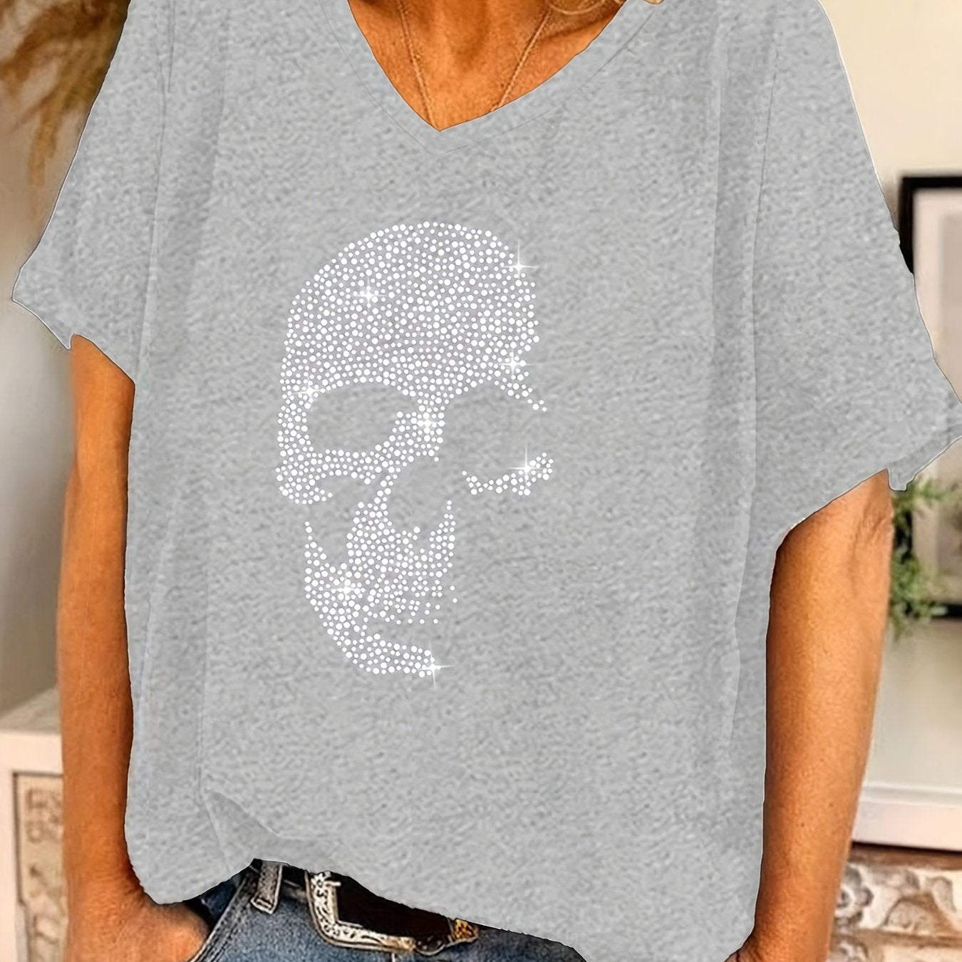 Camiseta casual de mujer talla grande con escote en V y calavera de pedrería en rosa