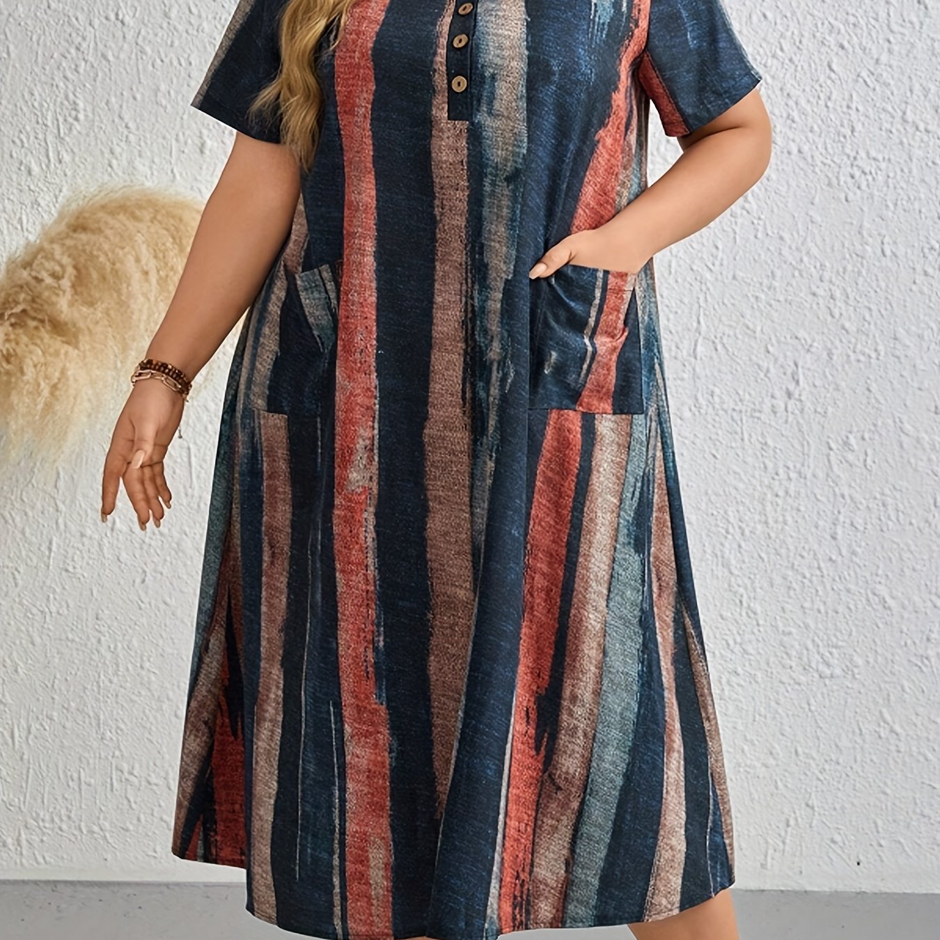 Vestido midi de talla grande para mujer con rayas, detalle de botones, manga corta y dobladillo asimétrico