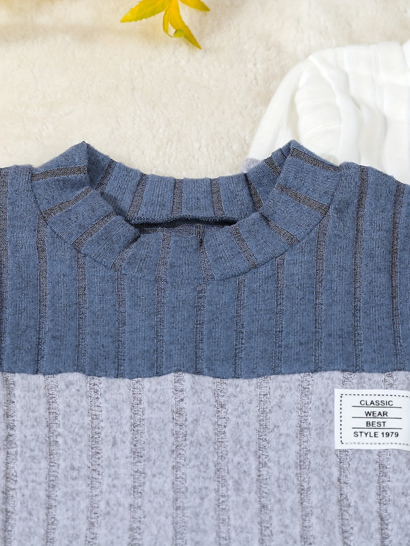 3-qismli o'g'il bolalar uchun rangli blokli ribbed trikotaj to'plami ko'k/oq/qora rangda, yumshoq va cho'ziluvchan uzun qo'lqopli bluzkalar va oddiy shimlar bilan. Har kuni qulaylik uchun mashinada yuvish mumkin. Tashqi faoliyatlar uchun mukammal.