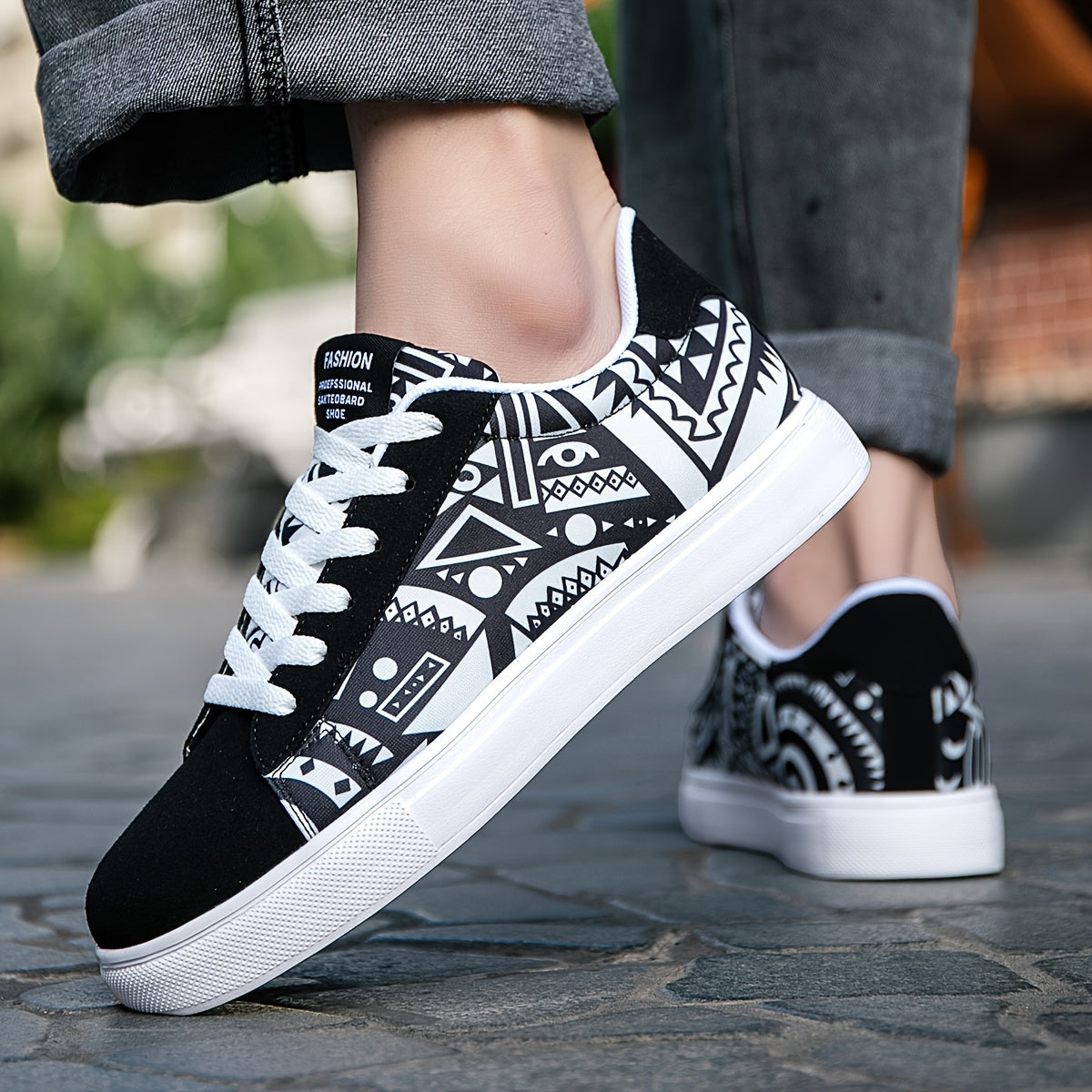 Men's Skate Shoes Non-Slip Sole Lightweight Casual Street Style Sneakers for Outdoor Activities