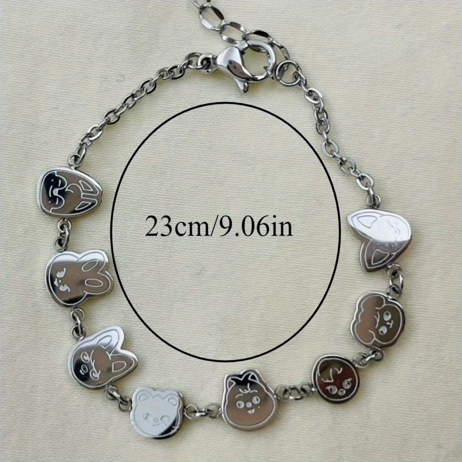 SKZOO qahramonlari bilan bezatilgan qotishma bilaguzuk - Musiqa ixlosmandlari uchun zamonaviy taqinchoq, har qanday holat uchun ideal sovg'a, uniseks dizayn, qoplamasiz - 1 dona