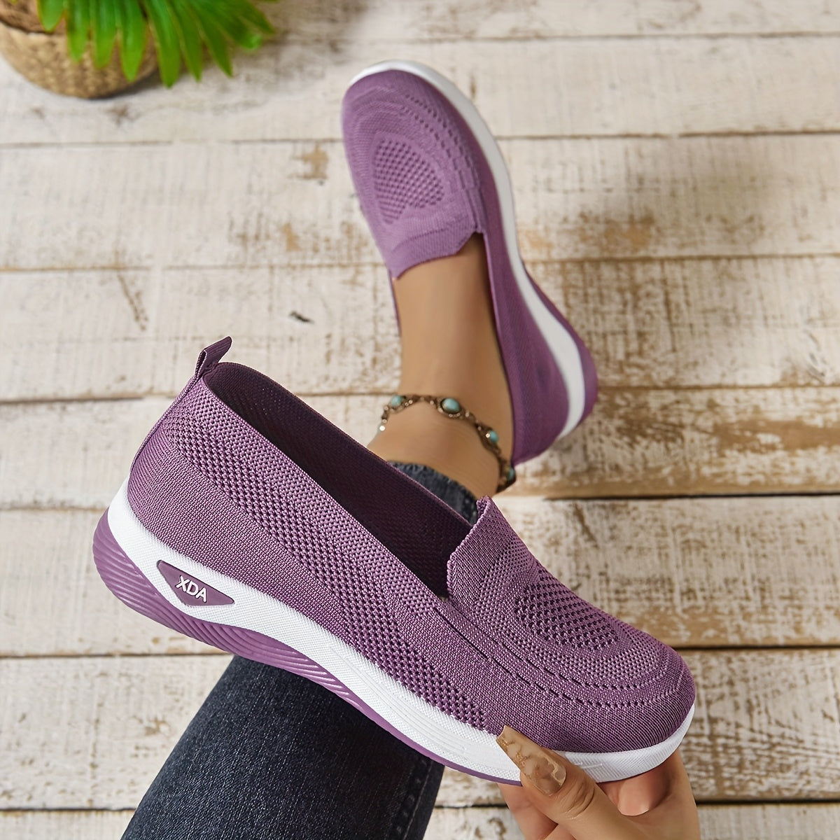 Ayollar uchun kundalik slip-on sport poyabzali, nafas oluvchi to'qima, pastki qismi g'ovak g'ovak, rezina tagli