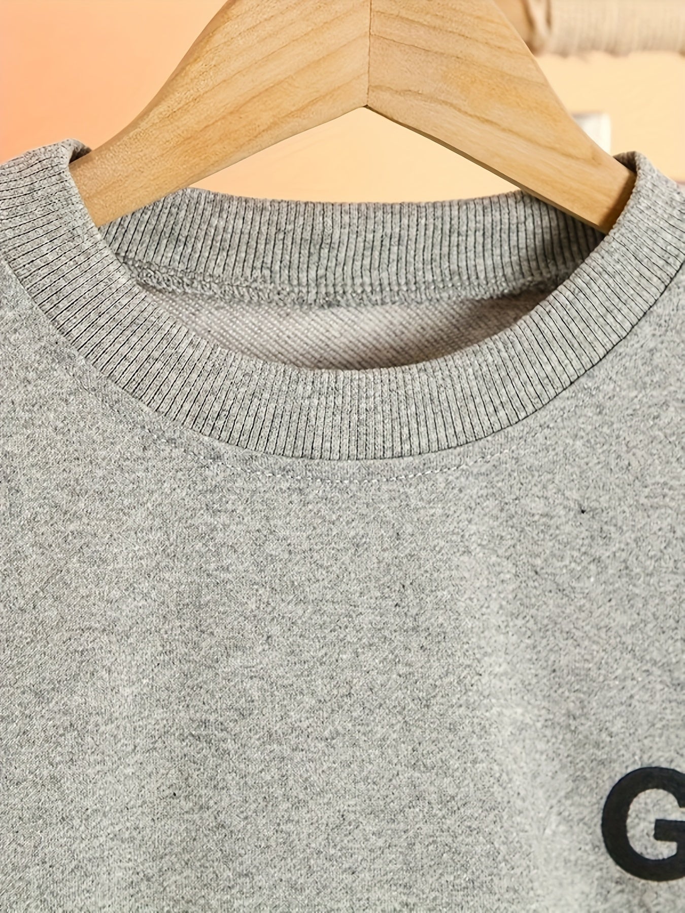 Детский комплект для мальчиков: уличный стиль, свитшот с круглым вырезом и спортивные штаны с карманами и принтом для весны и осени, повседневный уличный стиль