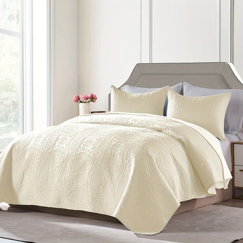 3-Piece Ultrasonic Embossed Polyester Bedspread Set with Quilt and Pillowcases for Modern Bedroom Decor