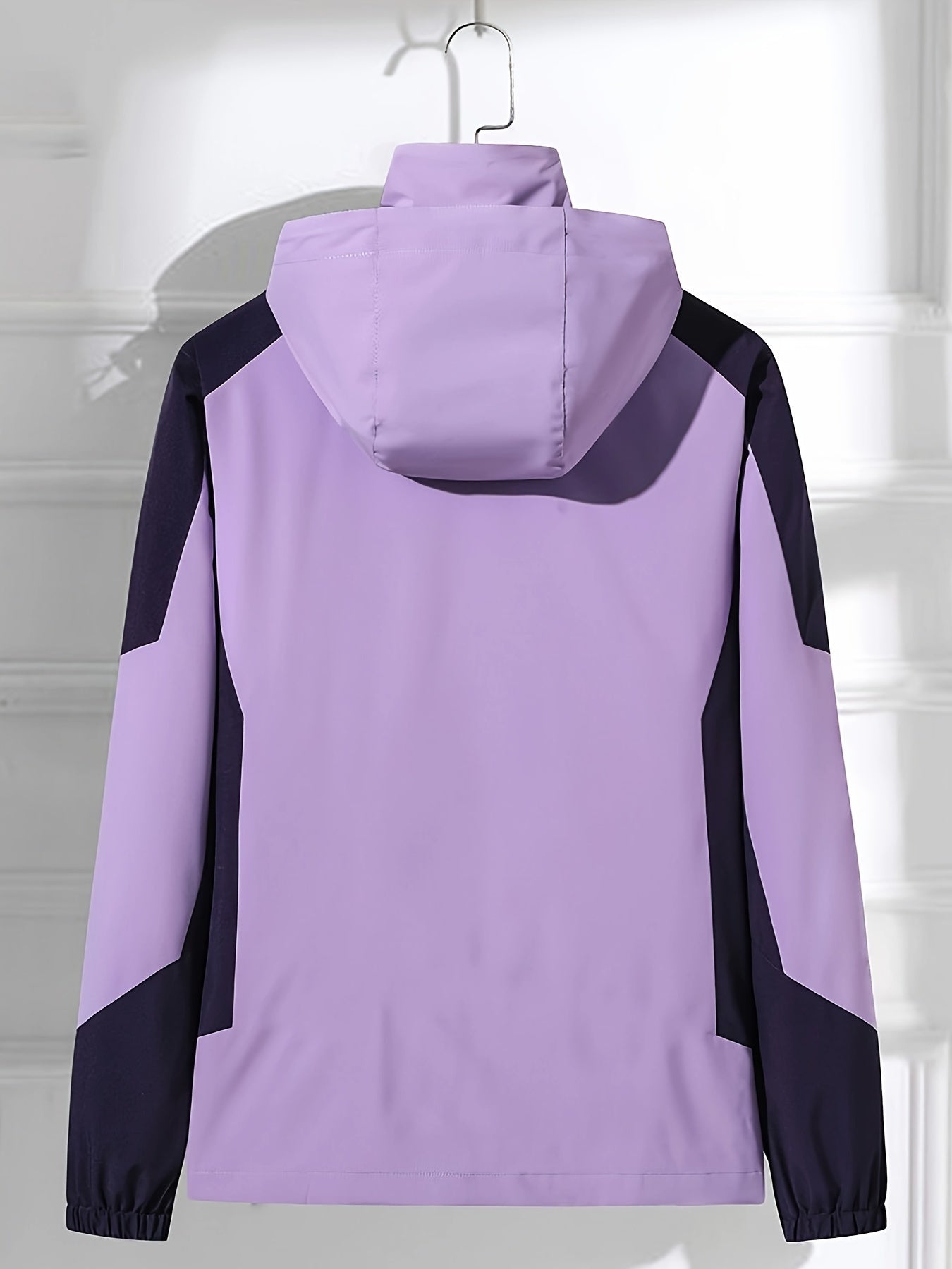 Женская зимняя утепленная спортивная куртка, водонепроницаемая и ветрозащитная, легкая, полиэстер, обычная посадка, однотонная, с длинными рукавами, с капюшоном, с застежкой на молнии, идеальна для осени/зимы.