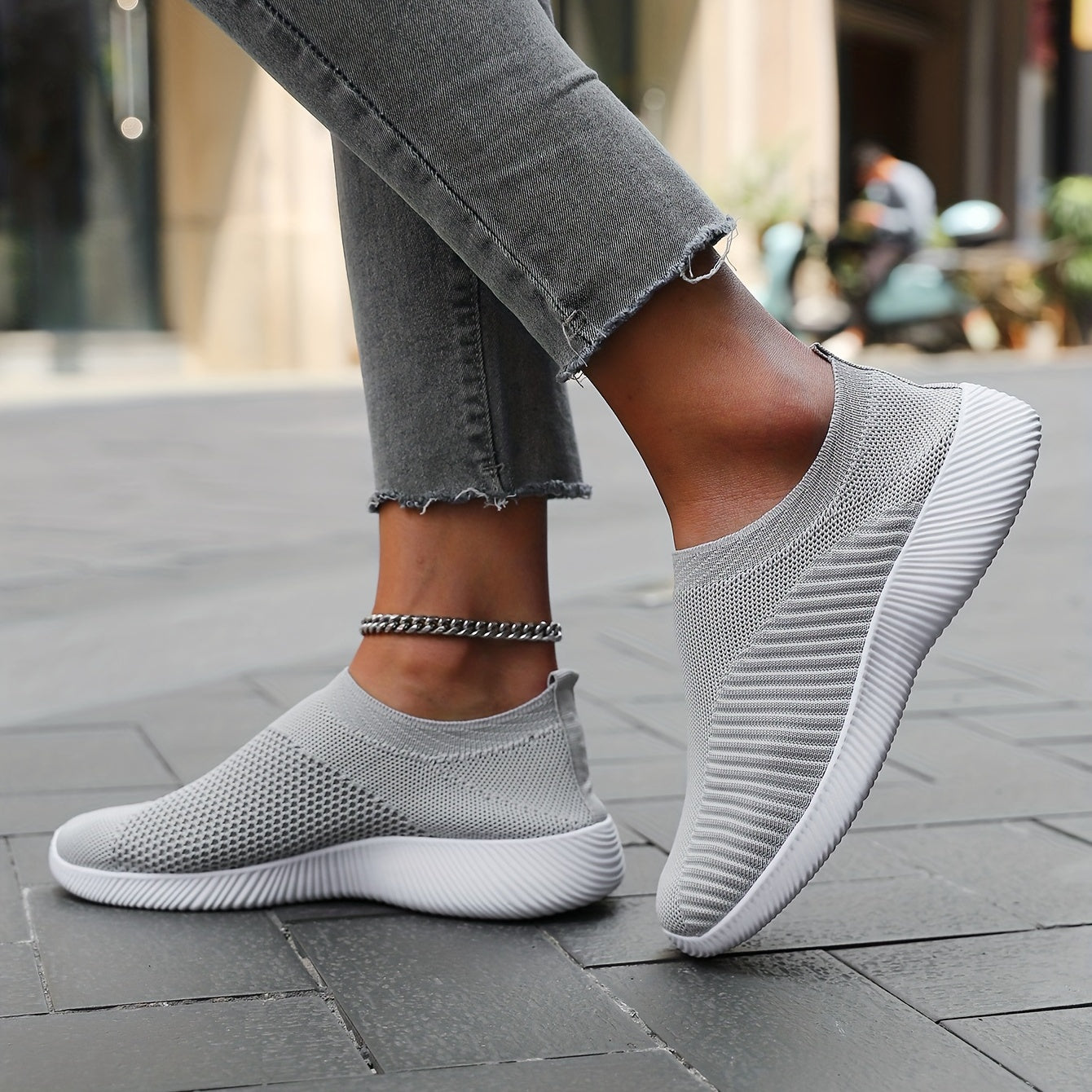 ayollar uchun nafas oladigan to‘qilgan sport poyabzali, engil, kattaroq o‘lchamdagi yugurish poyabzali