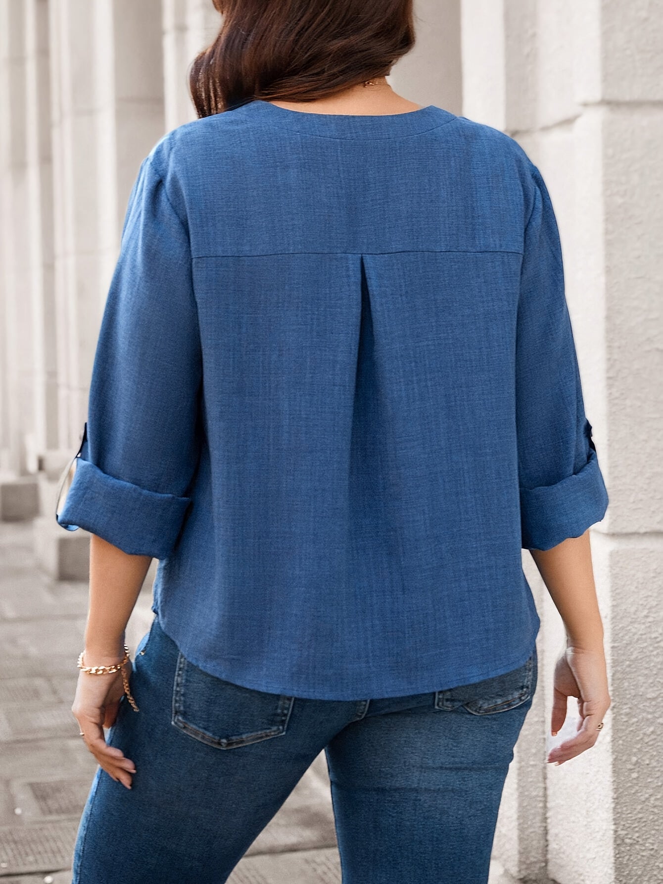 Plus o'lcham ayollar uchun kengaytirilgan paxta tugma bilan yopiladigan ko'ylak va ko'ylaklar, turli ranglarda