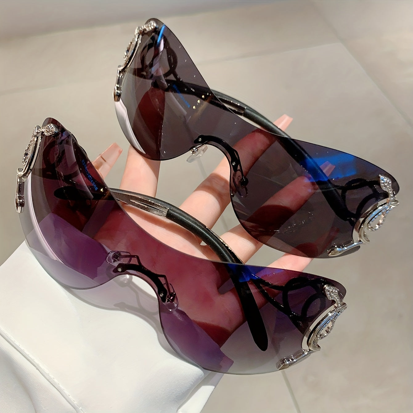 Women Y2K Style One-Piece Lens Sunglasses with Silver Snake Detail