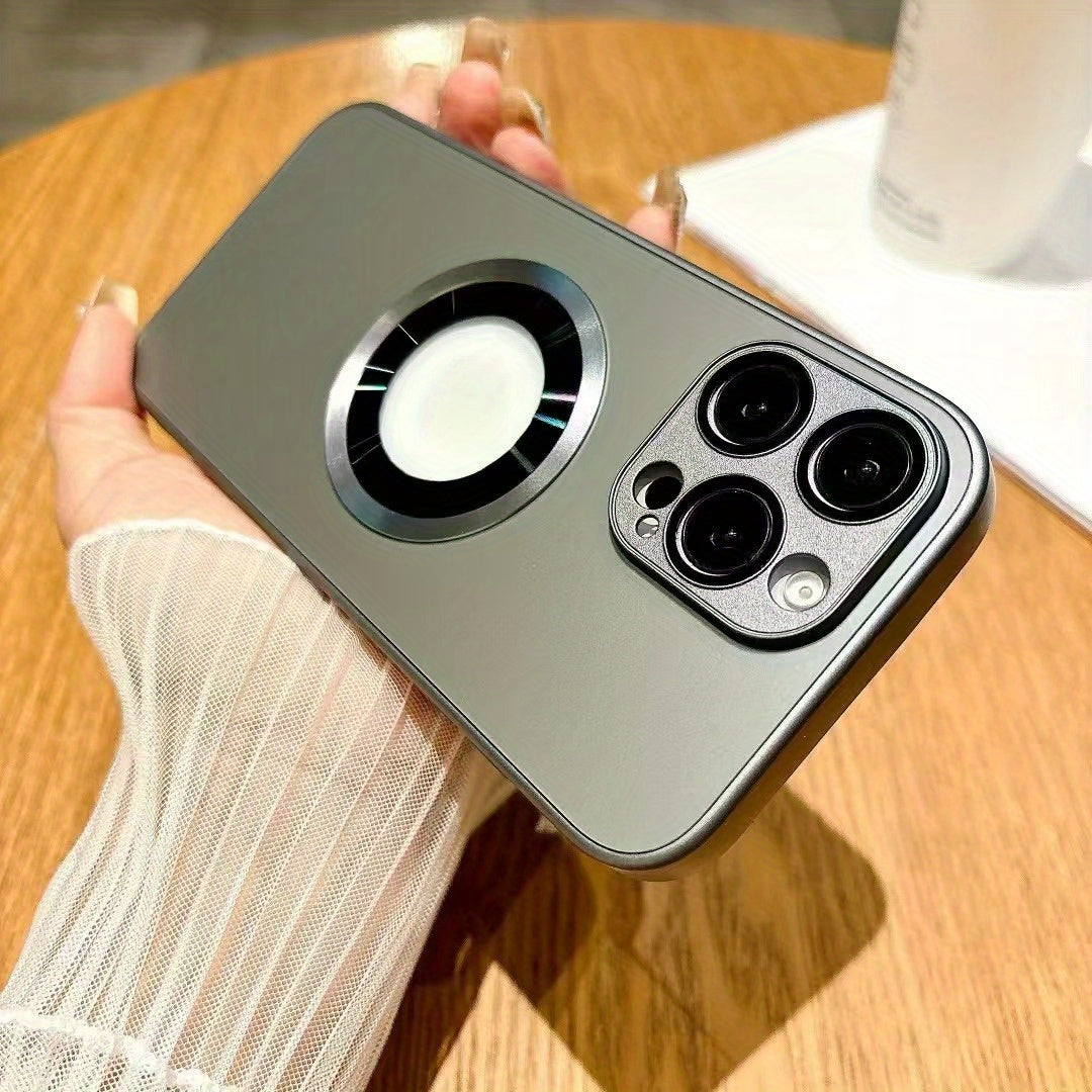 Роскошный металлический чехол для телефона из титана с полым логотипом, разработанный для Iphone 16-11 Pro Max Plus. Особенности включают магнитную беспроводную зарядку, защиту объектива камеры от ударов.