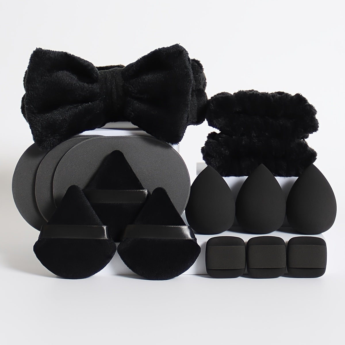 15-ta bo'lakli makiyaj asboblari to'plami, gubkalar, puflar, yuz yuvish gubkalari va aksessuarlar bilan