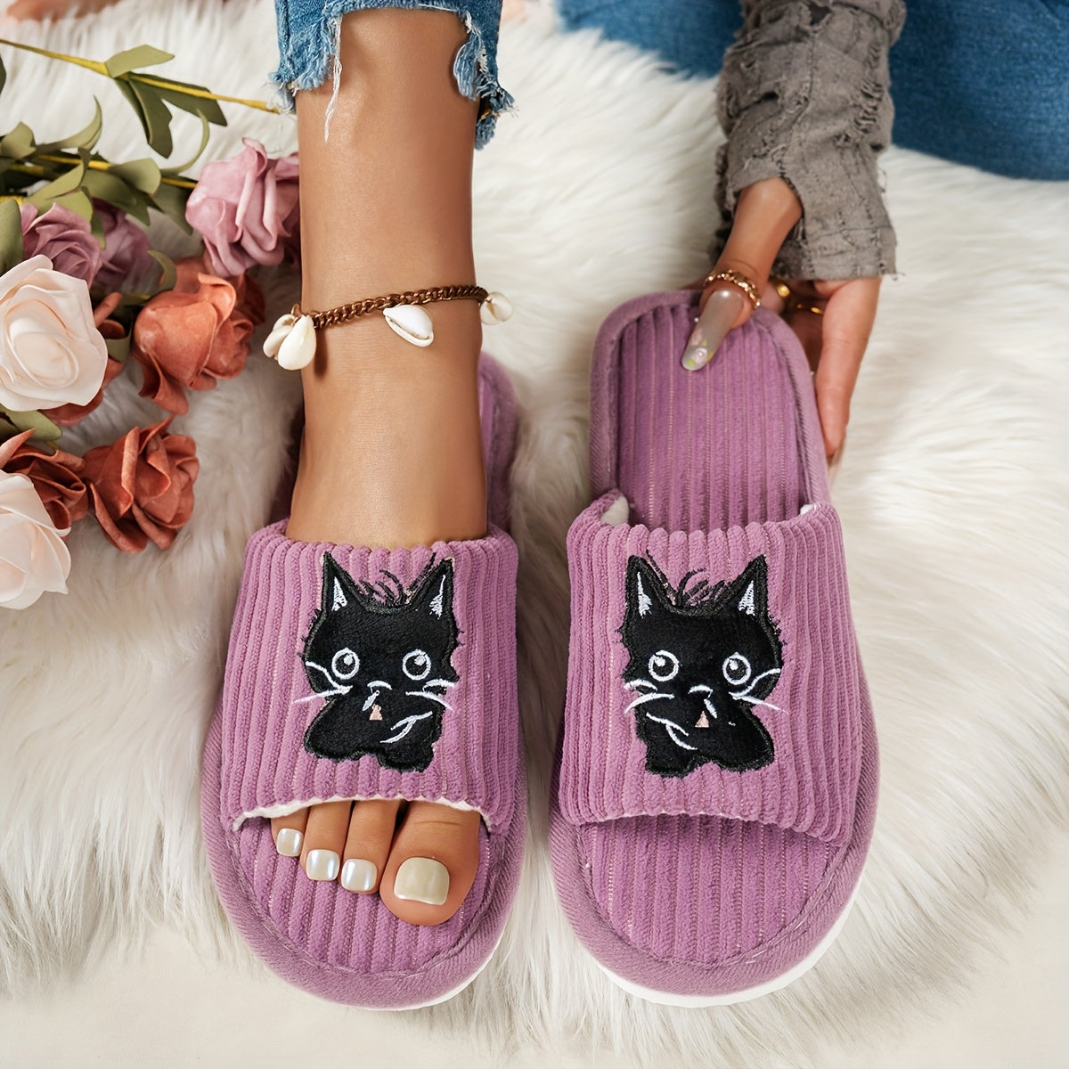 Ayollar uchun mushuk tasviri bilan yopiladigan yopiladigan ichki poyabzal, ochiq barmoqli yumshoq mato ichki poyabzal