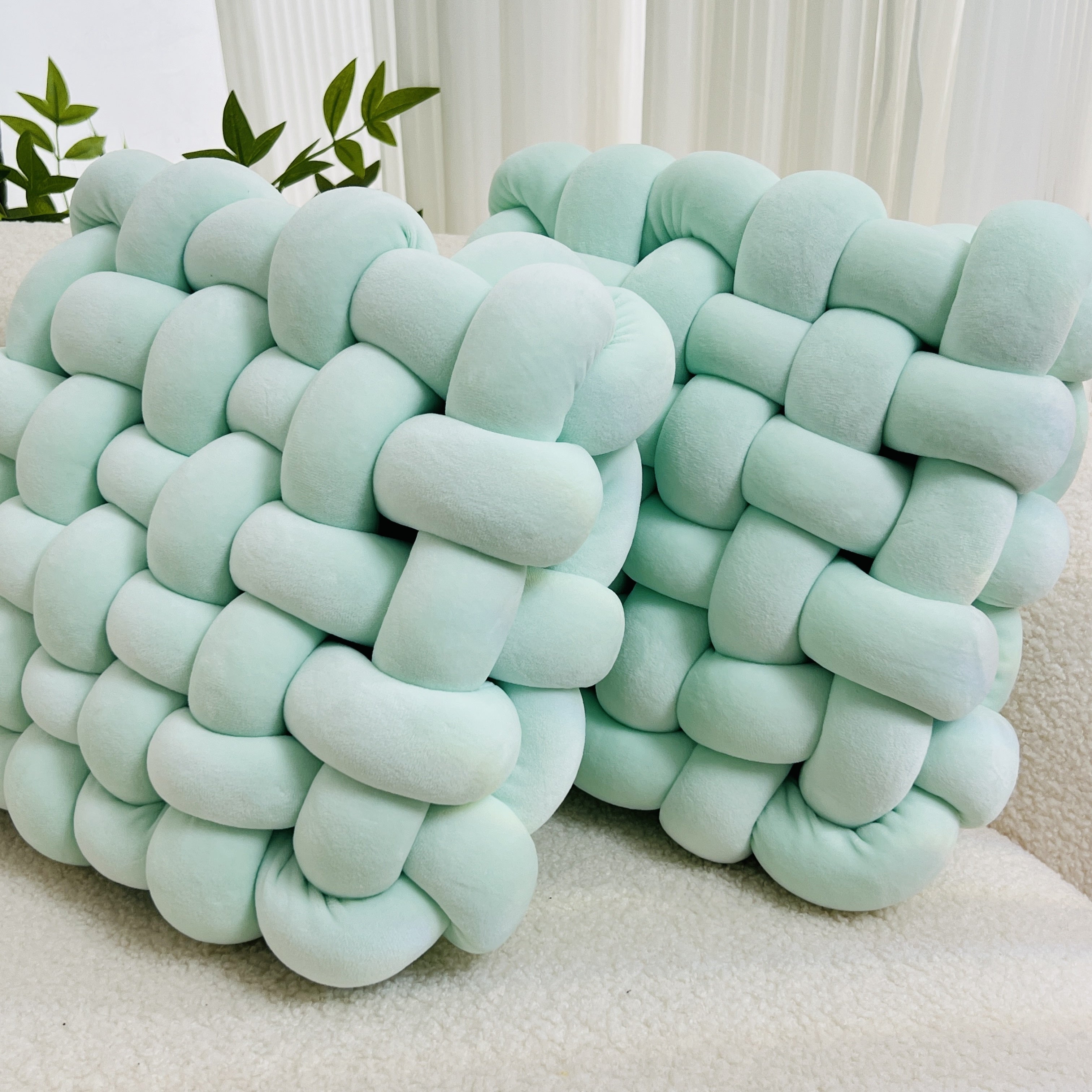 Мягкая подушка в виде узла, идеальна для домашнего декора в гостиных, спальнях и офисах.