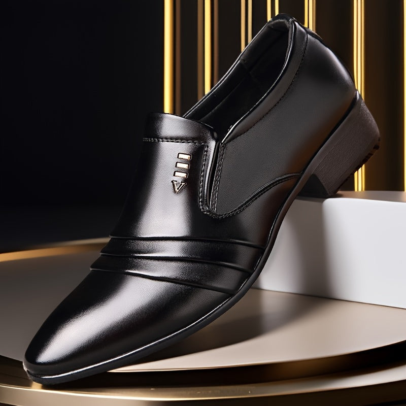 Erkaklar uchun oddiy ranglarda, qulay va mustahkam, tasodifiy yoki yurish uchun mo'ljallangan slip-on biznes uslubidagi derby poyabzallari.