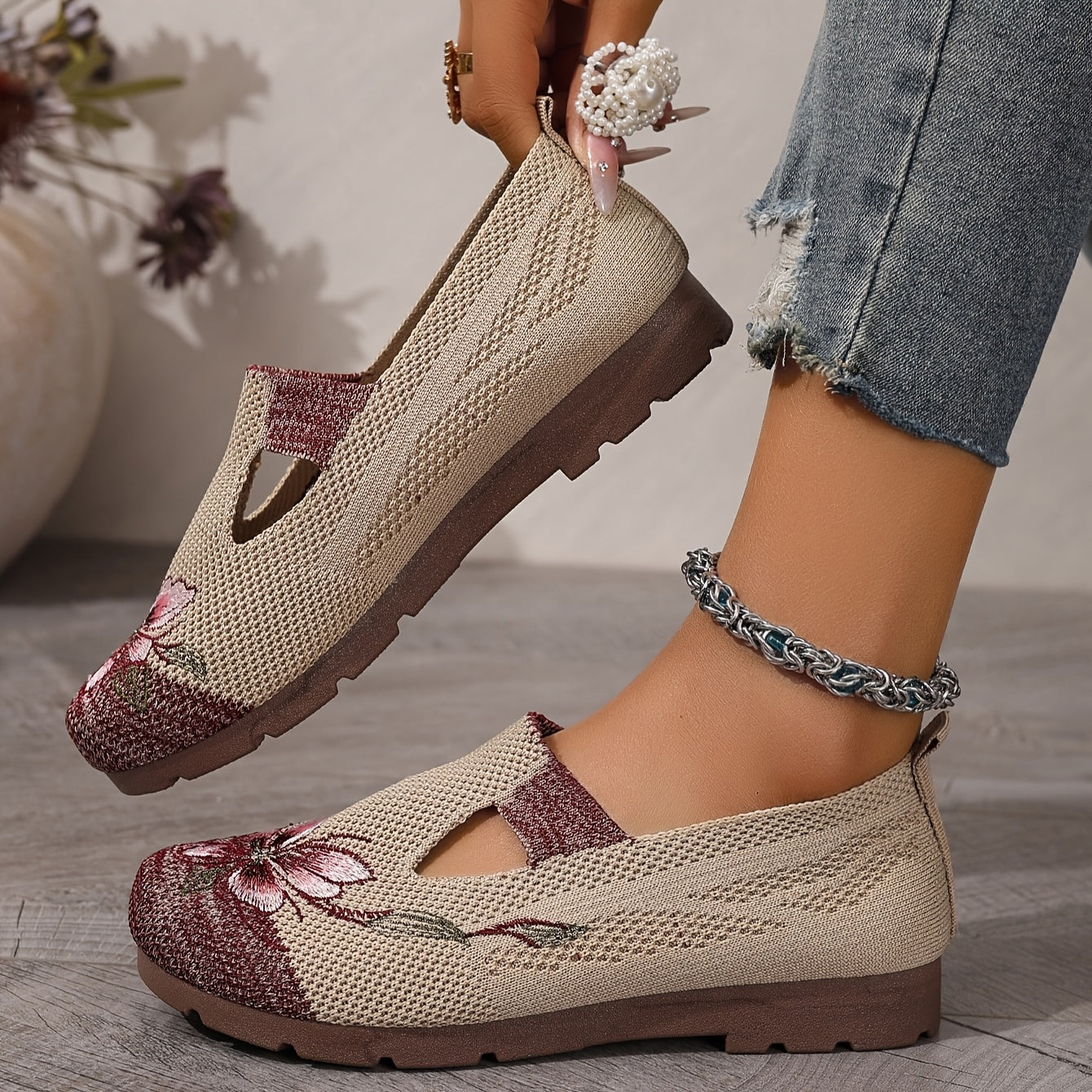 Women’s Floral Slip-On Flats Beige Gray Cushioned Comfort Casual Shoes