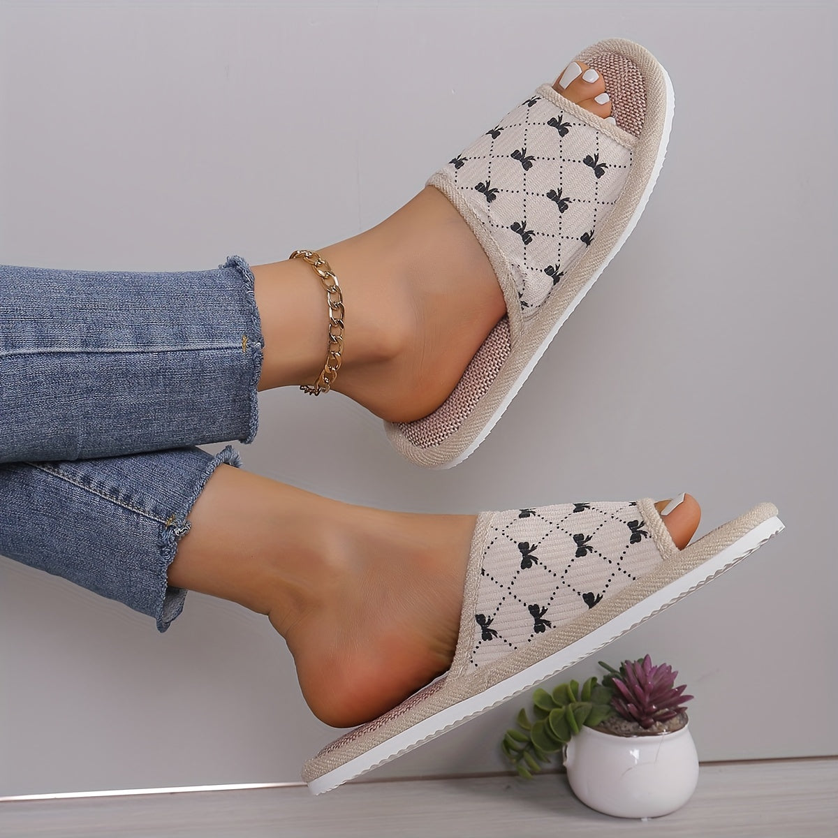 Women's Breathable Fabric Slip-On Slippers with Bowknot and EVA Sole for Indoor Comfort