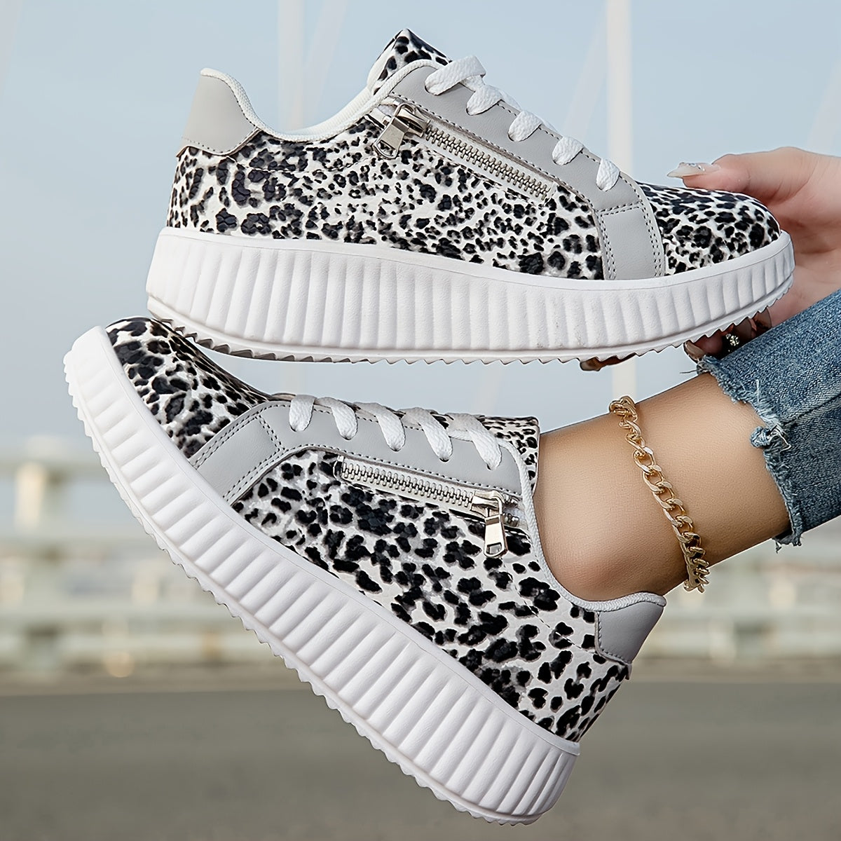 Women's Leopard Print Casual Sneakers Breathable EVA Sole Low-Top Walking Shoes