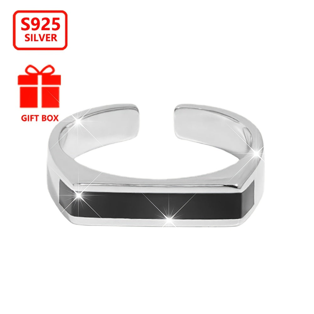 Красивое и настраиваемое кольцо из серебра 925 пробы с стильным геометрическим прямоугольным дизайном и акцентами из смолы. Идеально подходит для особых случаев и подарков. Весит 3,25 г, станет приятным сюрпризом.