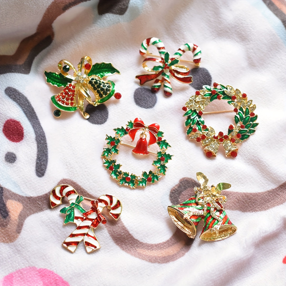 Holiday Bell Wreath Brooch Christmas Decorative Pin for Clothing Stylish Accessory