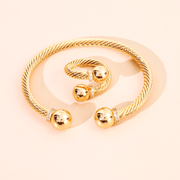 Conjunto de joyería de cobre con pulsera de alambre retorcido y anillo