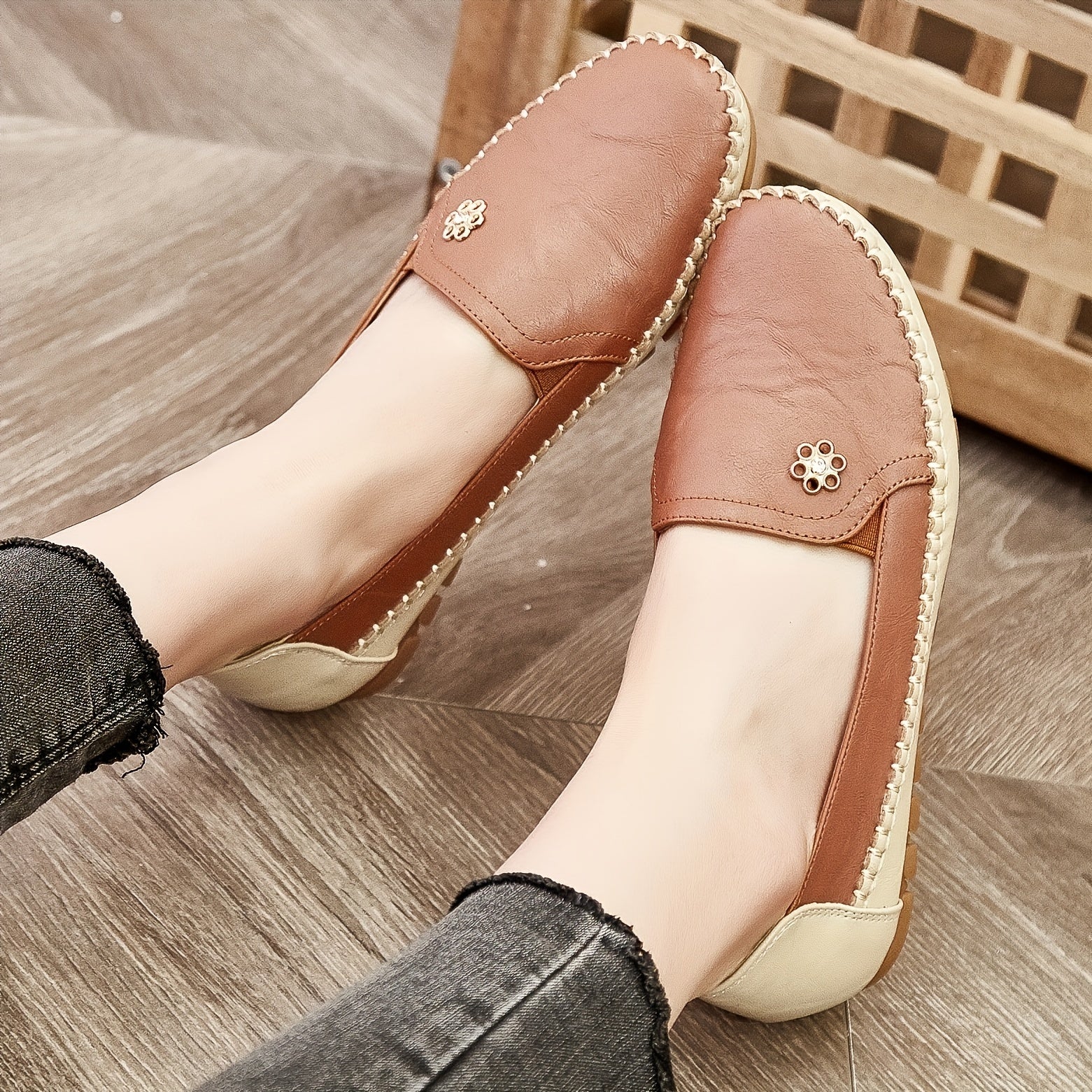 Women's Leather Flat Loafers Casual Slip-On Comfortable Shoes