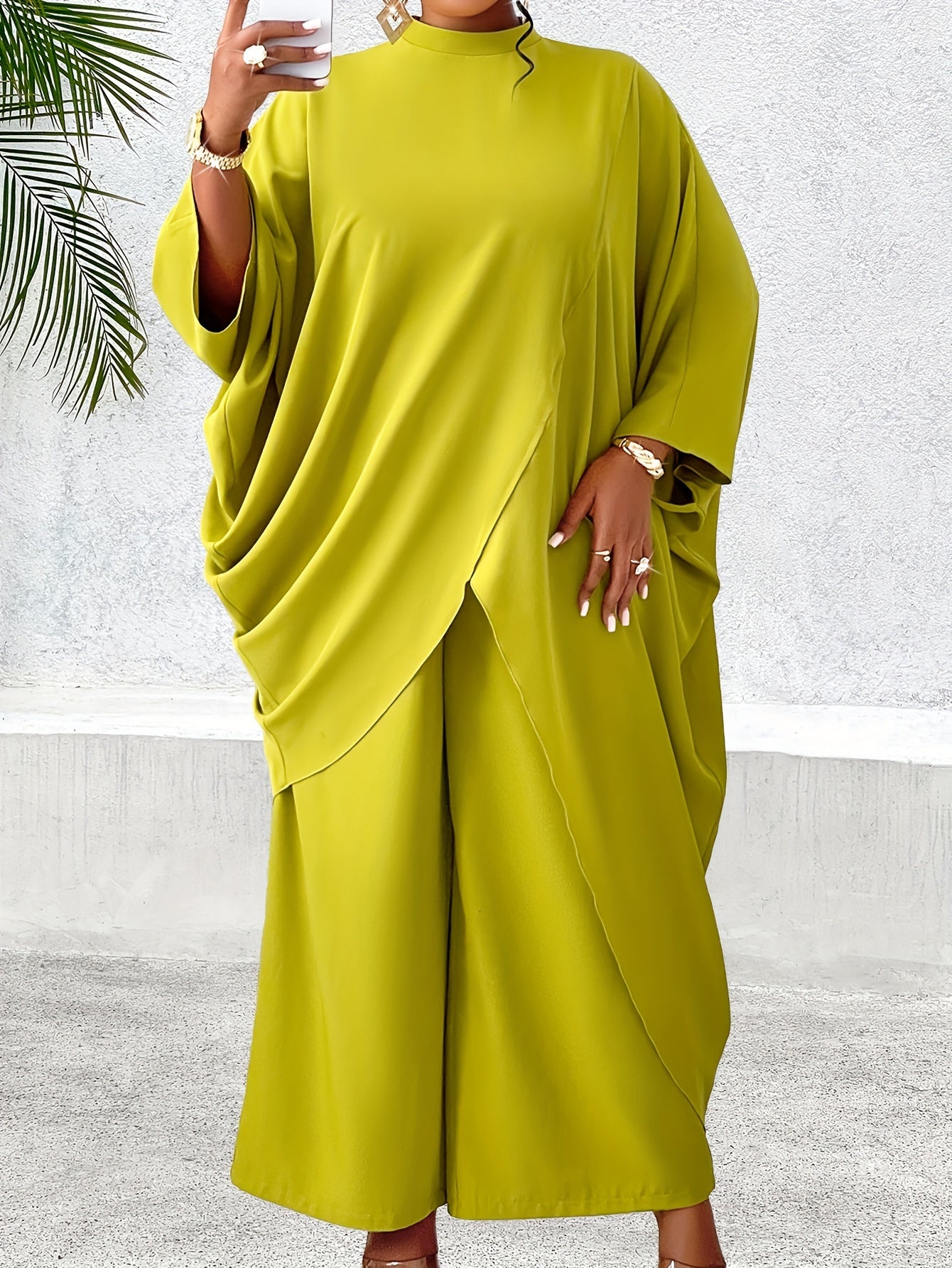 Katta o'lchamdagi shik two-piece kostyum to'plami