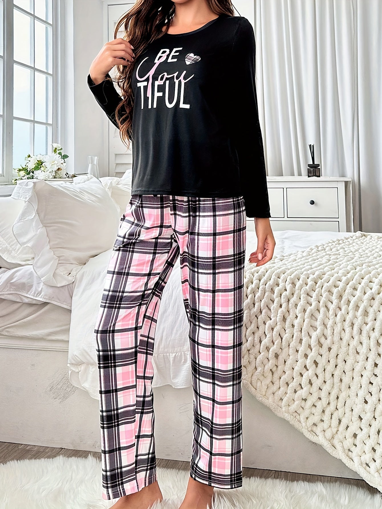 Conjunto de pijama de cuadros para mujer con camiseta de manga larga y pantalones con estampado de letras de dibujos animados