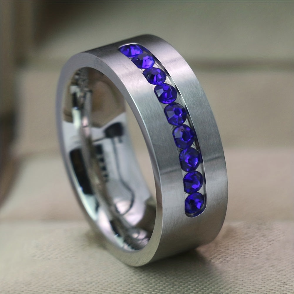 Matte sariq oltin dumaloq AAA CZ titan po'latidan yasalgan erkaklar uzuk, 4 rangda, 1 dona. Ushbu to'y halqasi qora uzuk 8mm kenglikdagi erkaklar uchun mukammaldir.