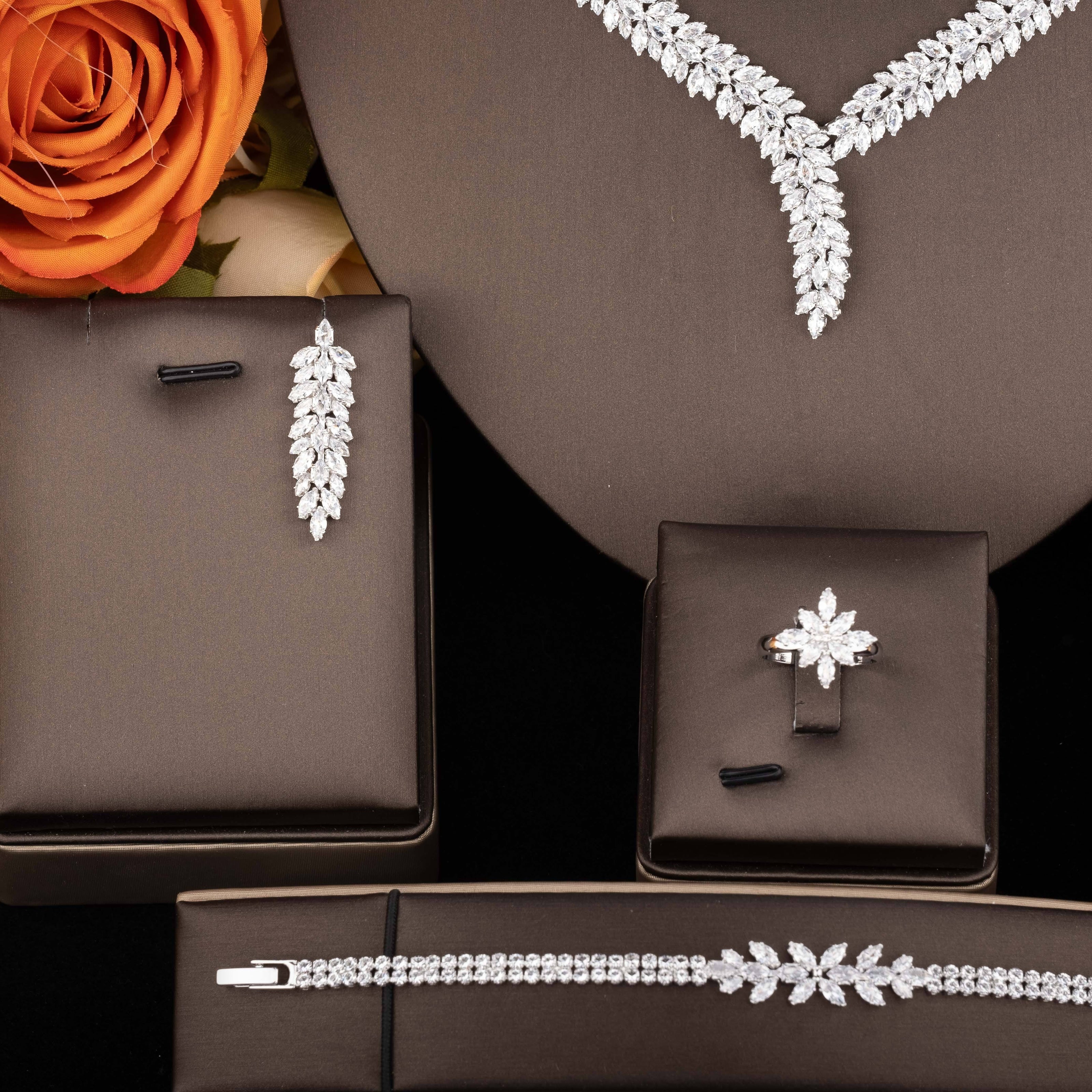 Conjunto de joyería nupcial de estilo oriental con forma de hoja, collar, pendientes, pulsera y anillo de circonia cúbica