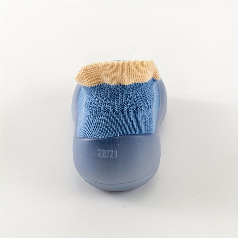 Bola poyabzali yumshoq va qulay birinchi yurishlar uchun, tizzaga qadar bo‘lgan rezina taglik, nuqta bilan to‘ldirilgan mato