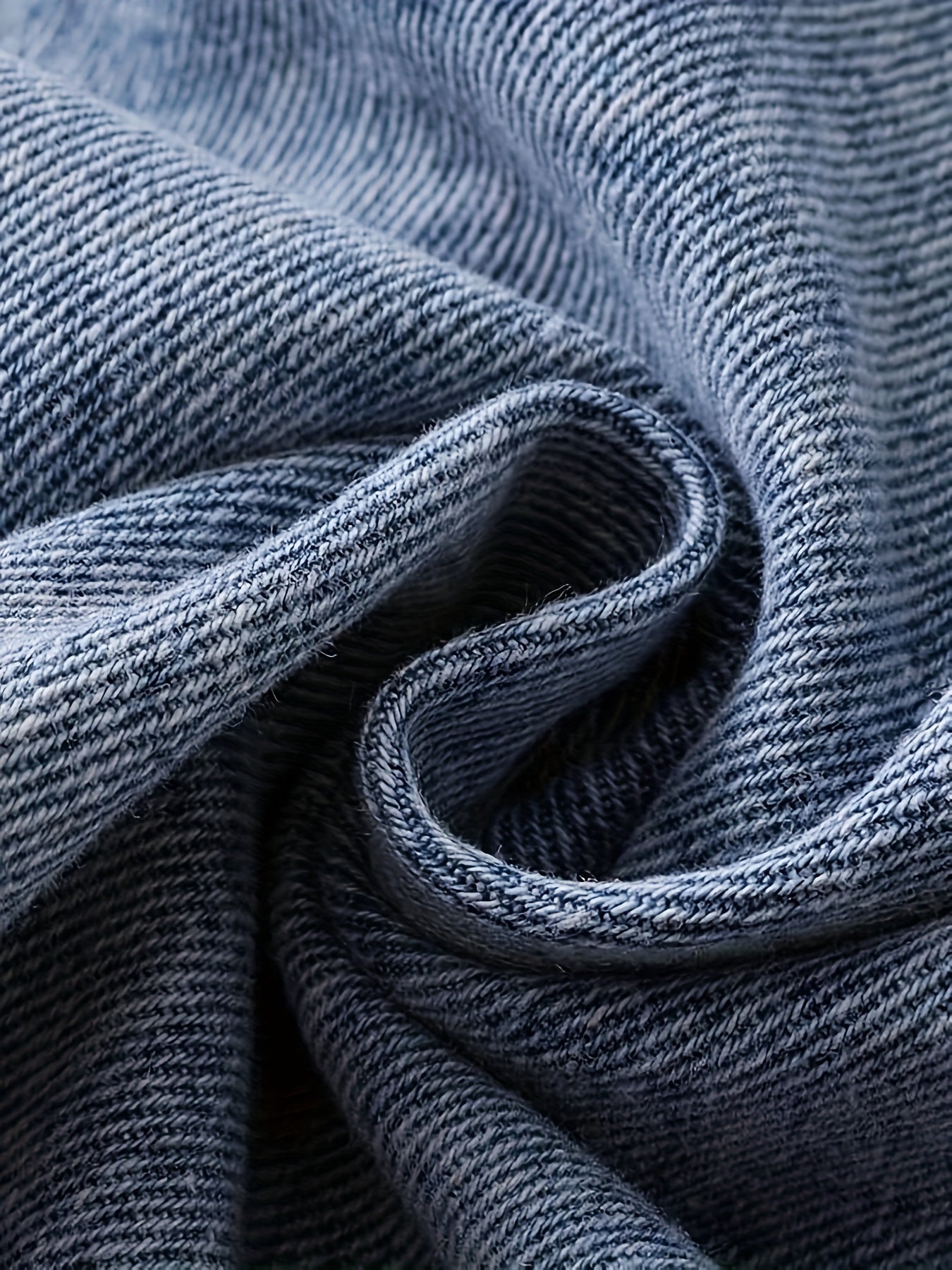 Ayollar uchun vintage uslubidagi katta marvaridli denim ko'ylak, bahor va kuzda ko'cha modasi uchun mukammal.