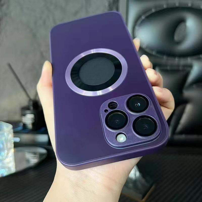 Роскошный металлический чехол для телефона из титана с полым логотипом, разработанный для Iphone 16-11 Pro Max Plus. Особенности включают магнитную беспроводную зарядку, защиту объектива камеры от ударов.