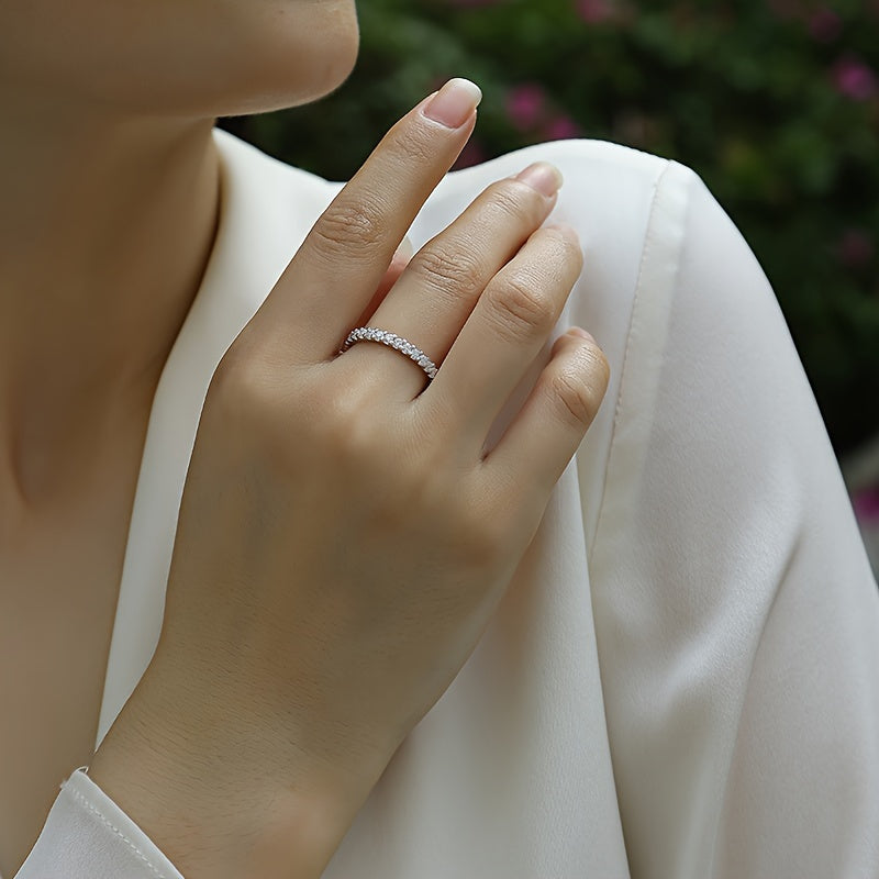 18K oltin qoplamali 925 sterling kumushdan tayyorlangan nozik Moissanite abadiy halqa uzuk, to'y, yubiley, 14-fevral yoki u uchun sovg'a sifatida ideal.