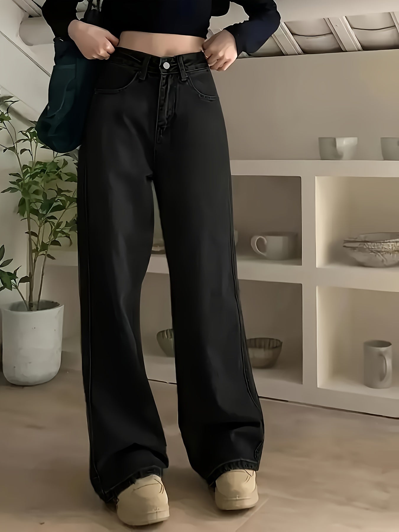 Ayollar uchun retro uslubidagi keng oyoqli, yirtilgan denim jinsi shimlar, fermuar tugmachali yopish.