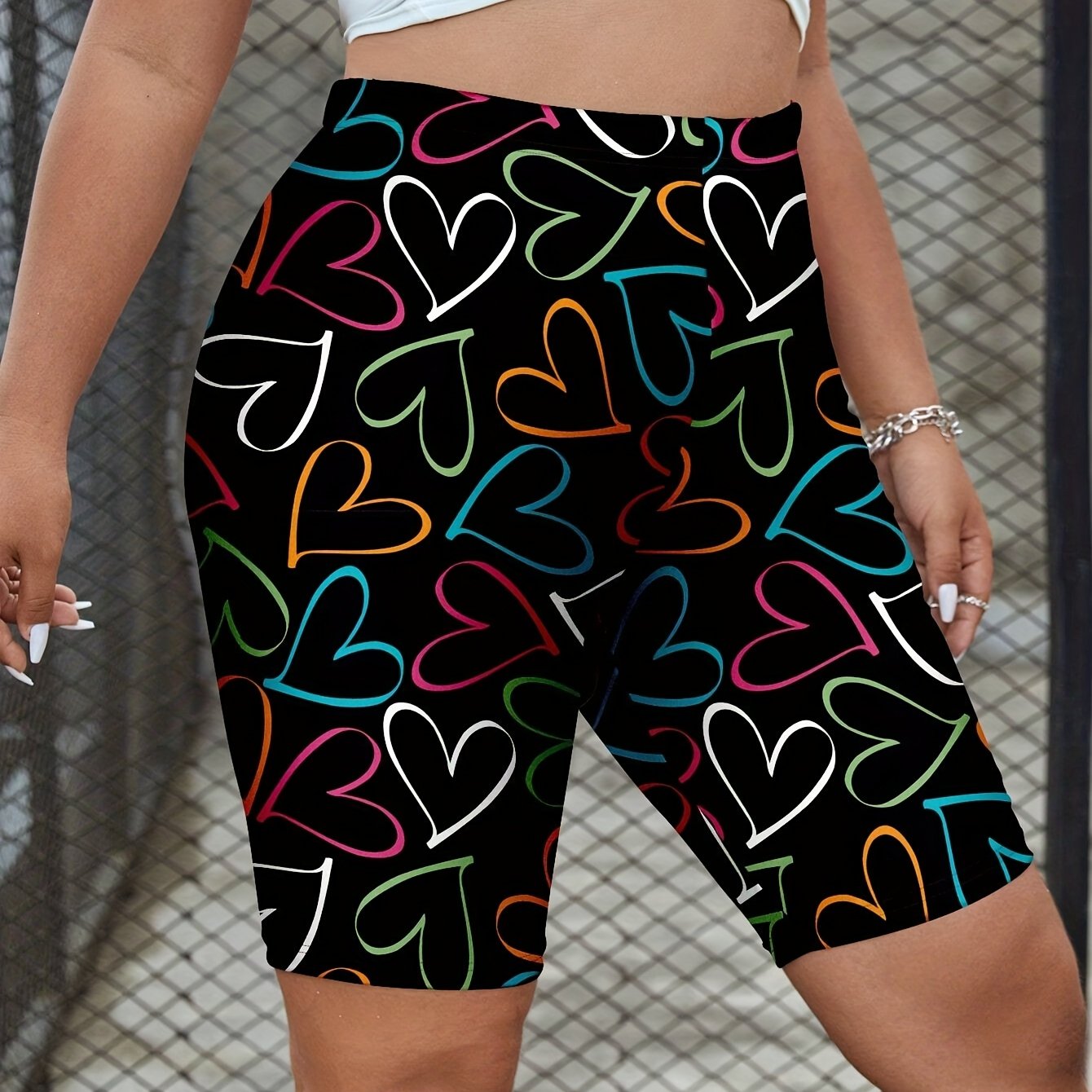 Plus size ayollar uchun qora shortlar, rang-barang yurak bosimi bilan, yozgi yupqa, elastik mato