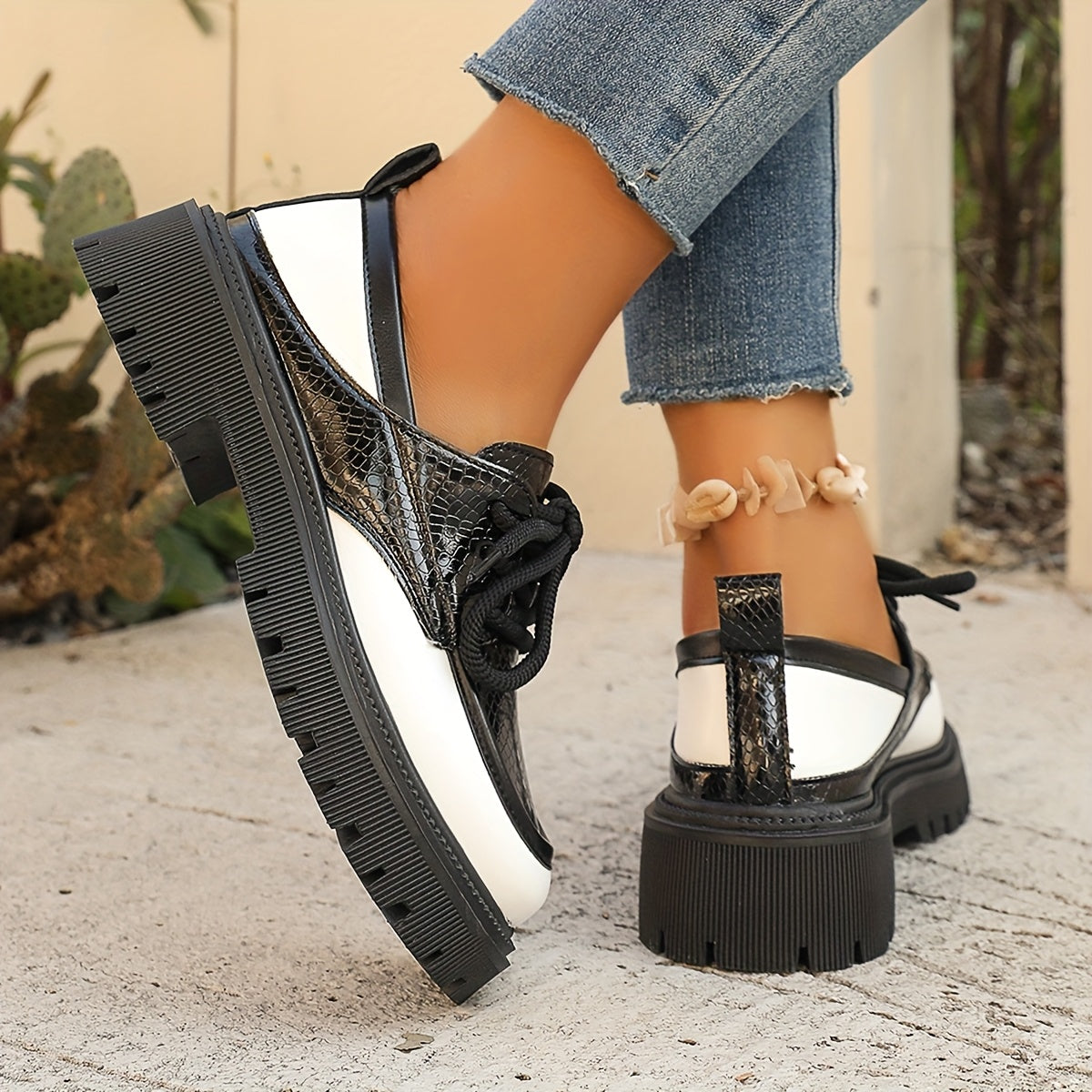 Women's Chunky Platform Loafers Faux Leather Snake Pattern Black White All-Season Shoes